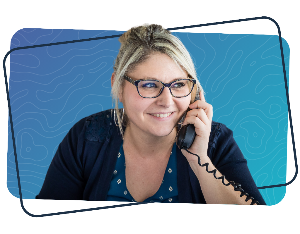 Gestionnaire RH au téléphone assurant un accompagnement personnalisé aux entreprises